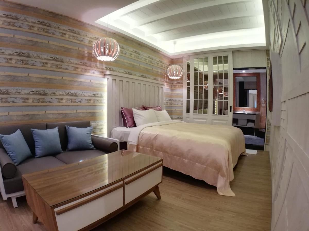 Song Xia Motel Taichung Exterior foto