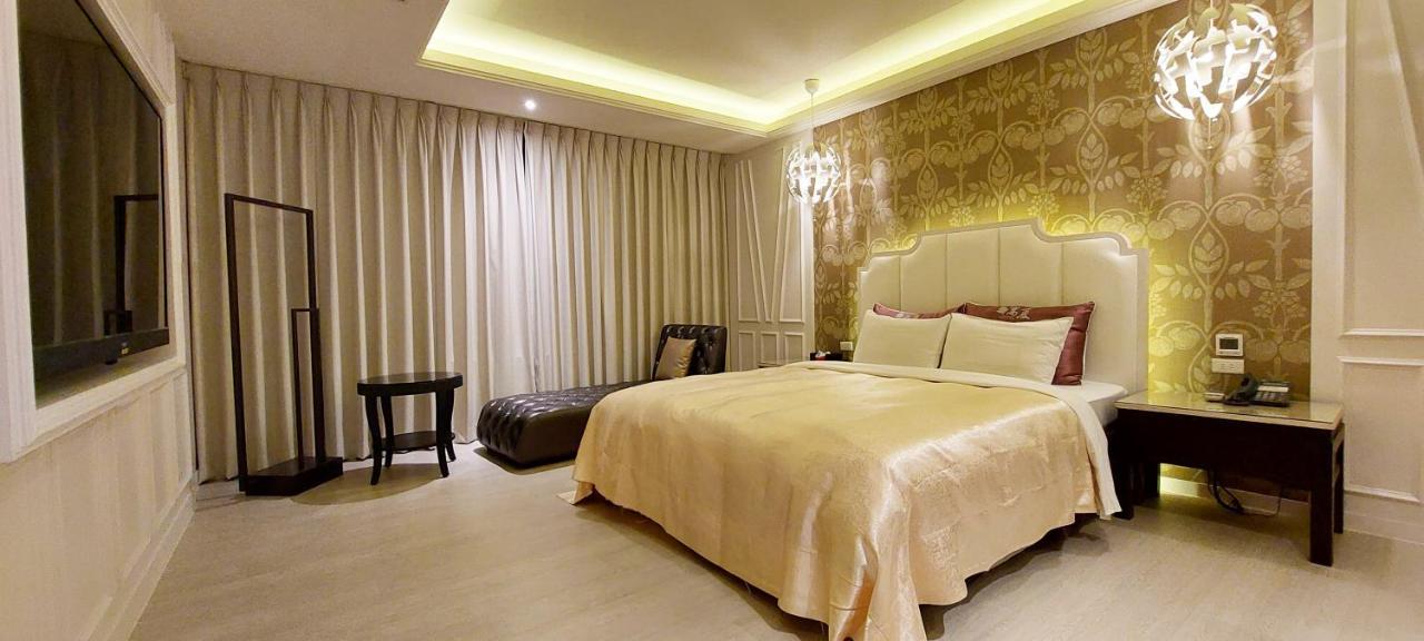 Song Xia Motel Taichung Exterior foto