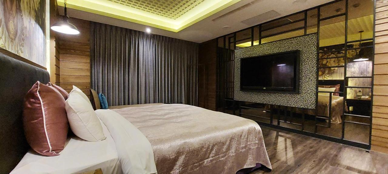 Song Xia Motel Taichung Exterior foto