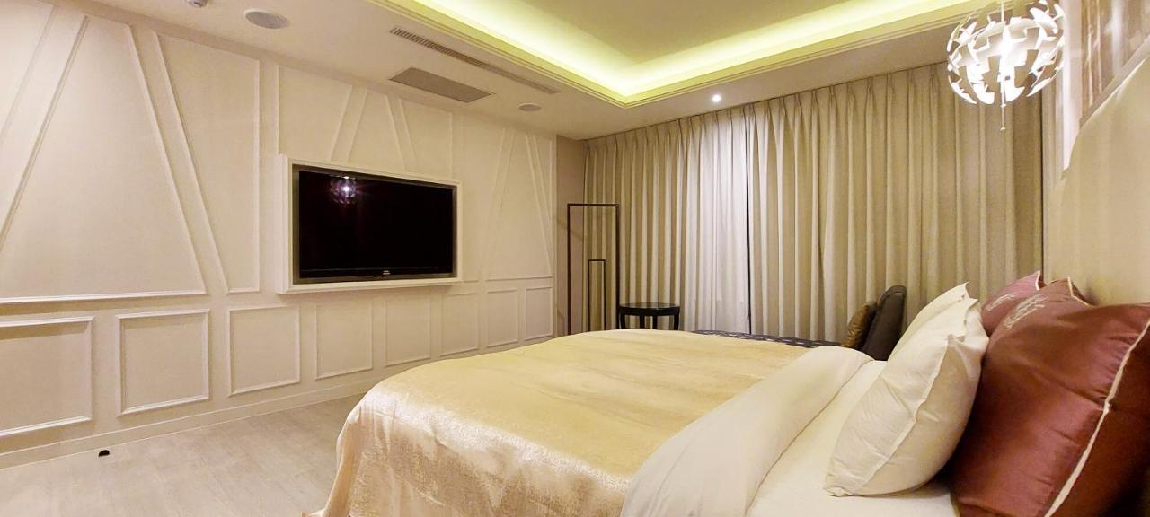 Song Xia Motel Taichung Exterior foto