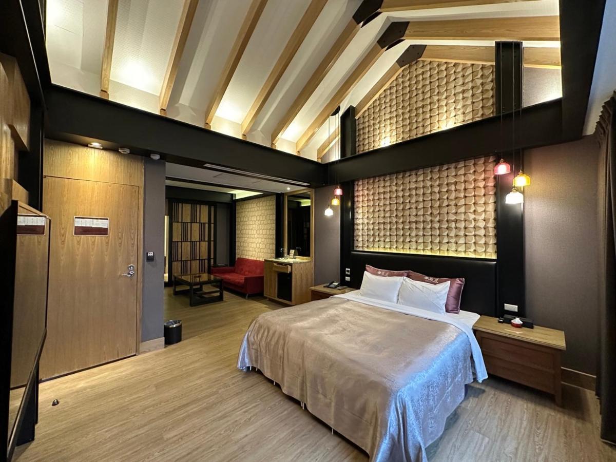 Song Xia Motel Taichung Exterior foto