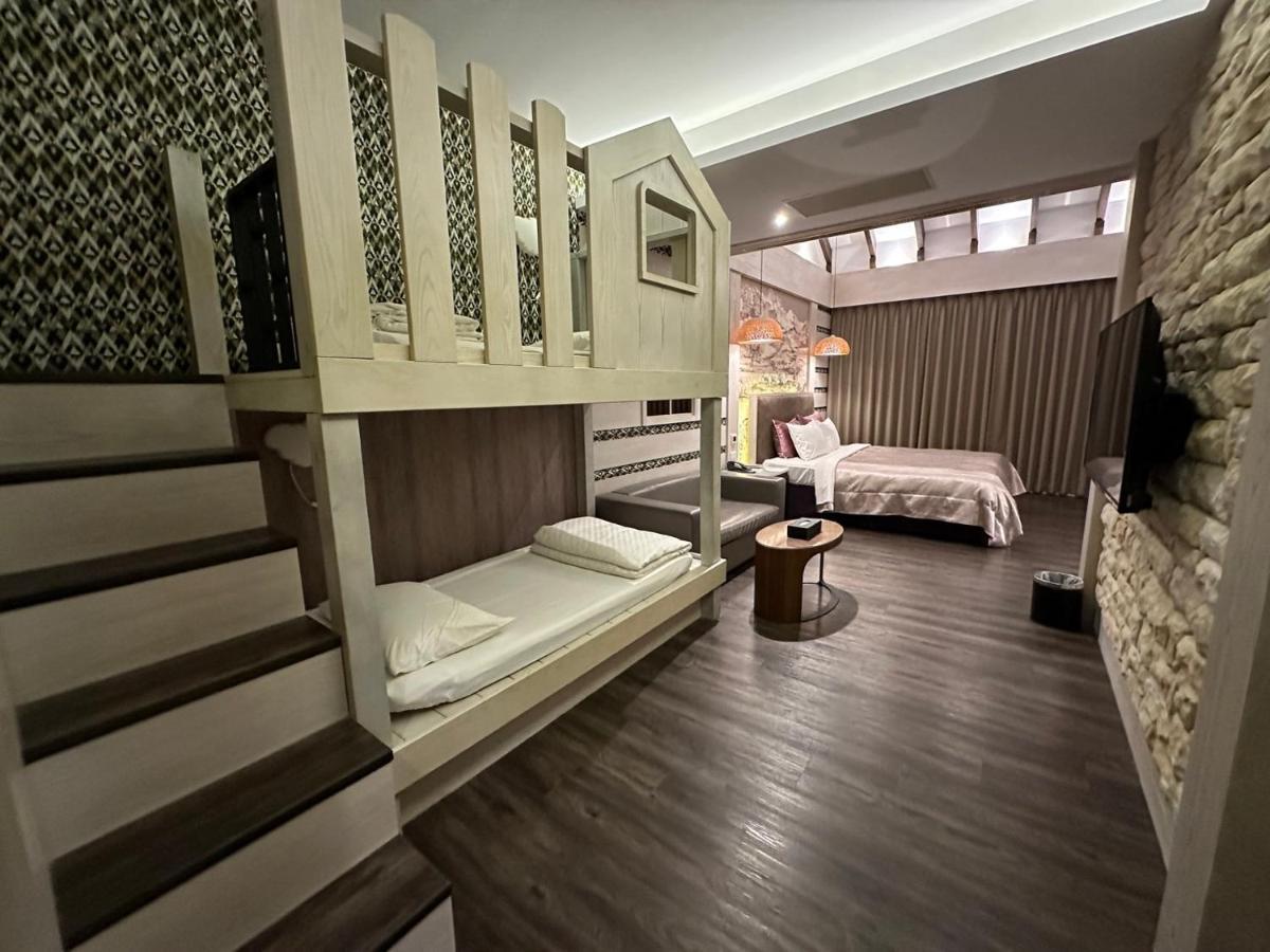 Song Xia Motel Taichung Exterior foto