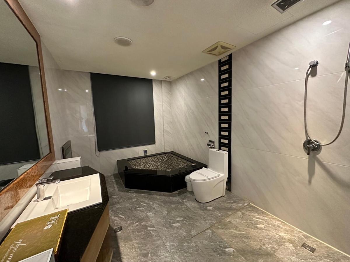 Song Xia Motel Taichung Exterior foto