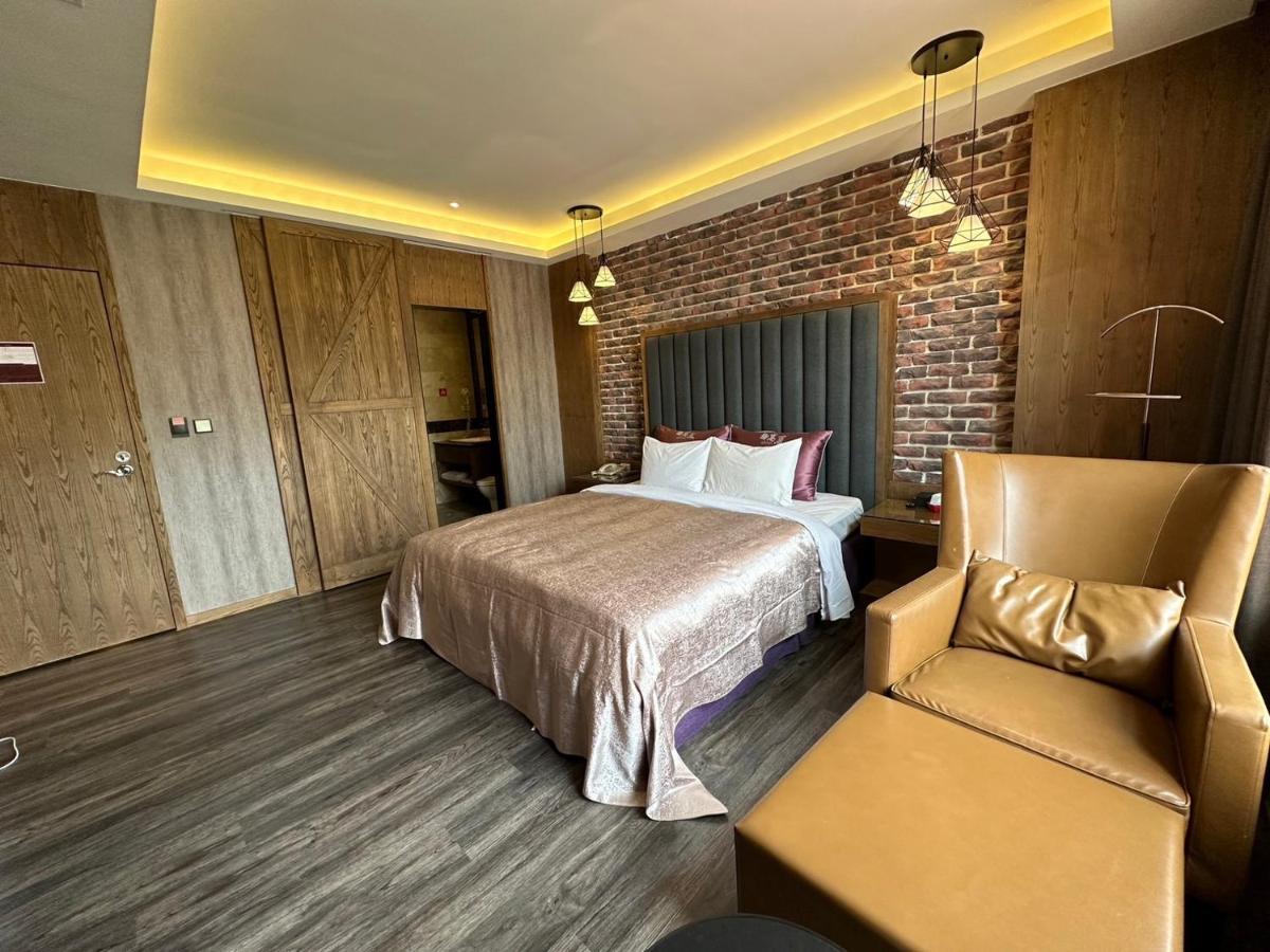 Song Xia Motel Taichung Exterior foto