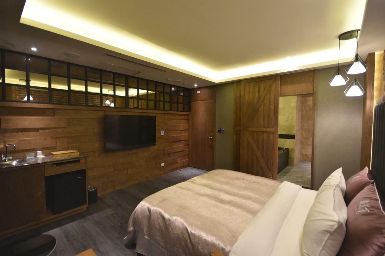 Song Xia Motel Taichung Exterior foto