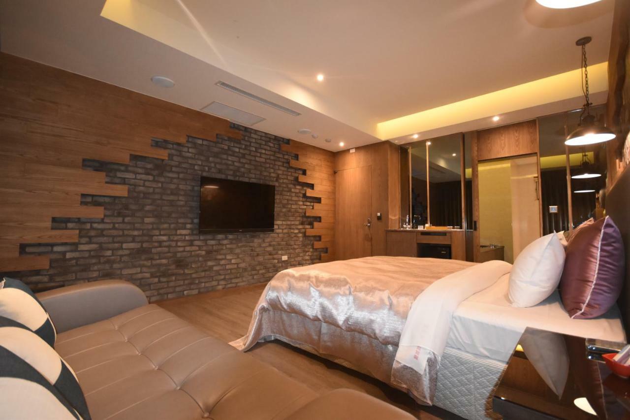 Song Xia Motel Taichung Exterior foto