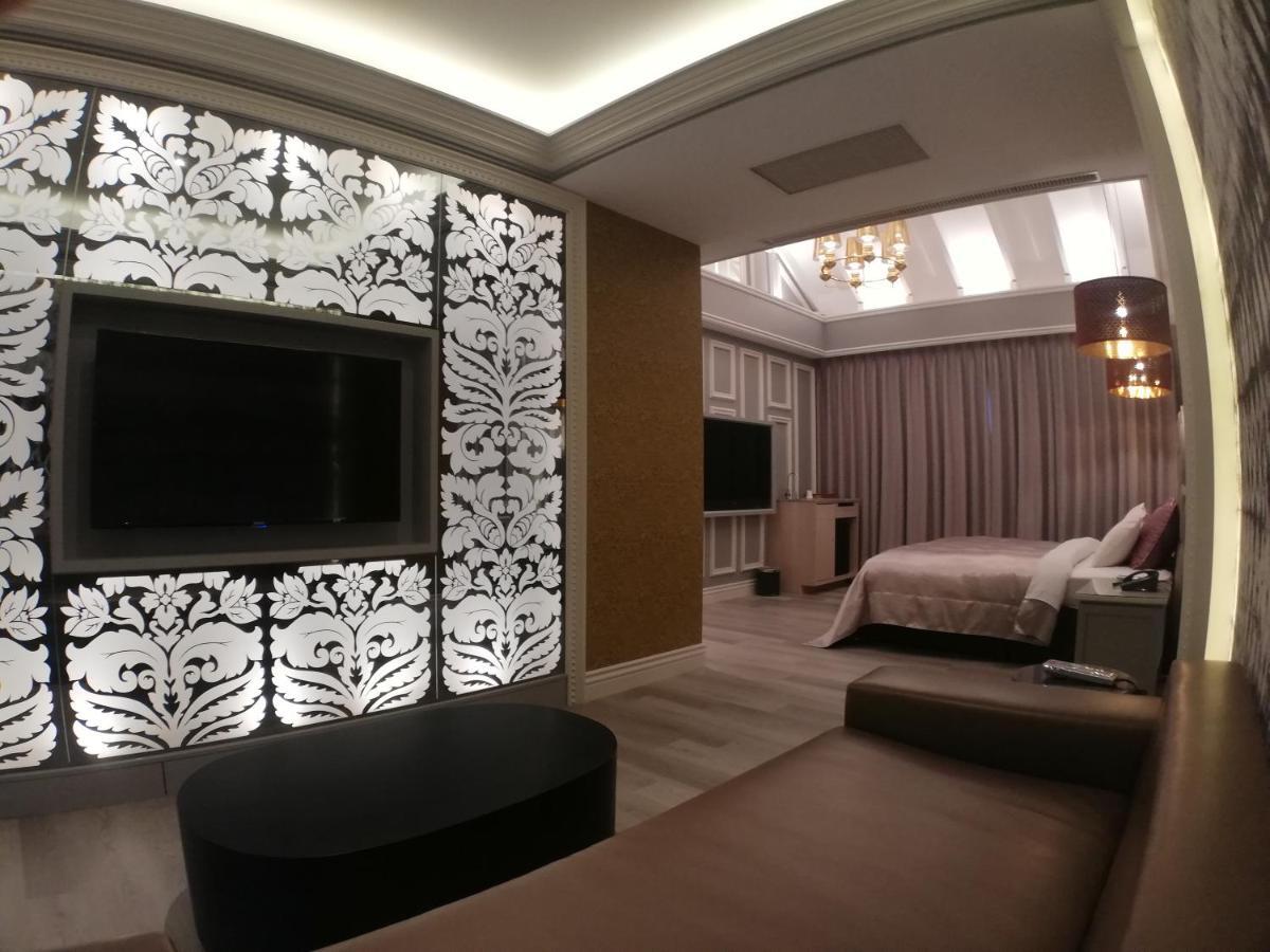 Song Xia Motel Taichung Exterior foto