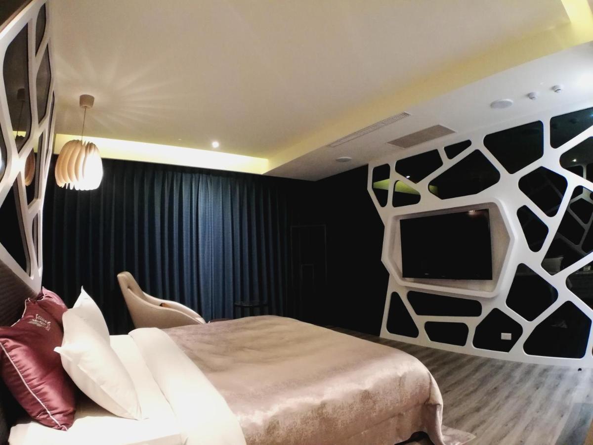 Song Xia Motel Taichung Exterior foto