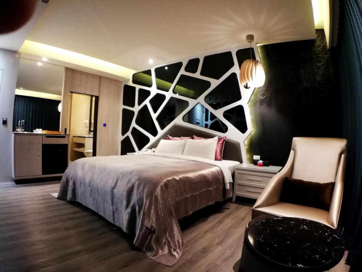 Song Xia Motel Taichung Exterior foto