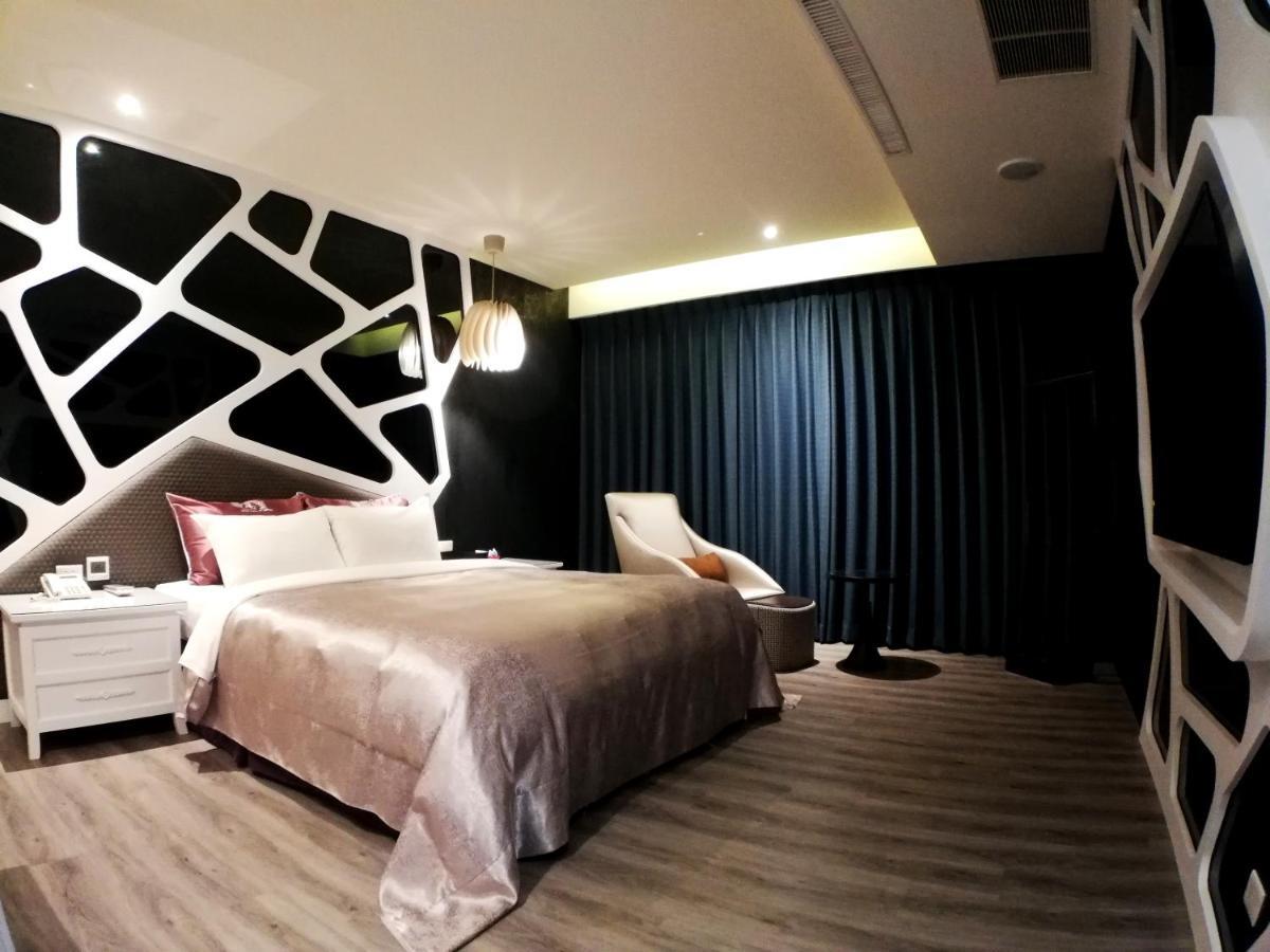 Song Xia Motel Taichung Exterior foto