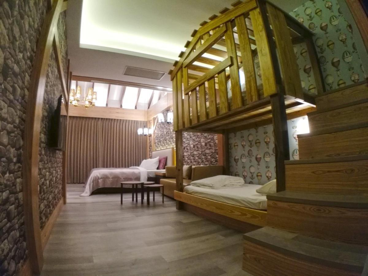 Song Xia Motel Taichung Exterior foto