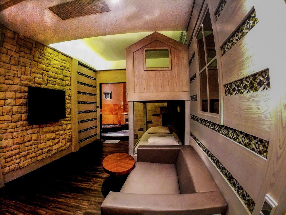 Song Xia Motel Taichung Exterior foto