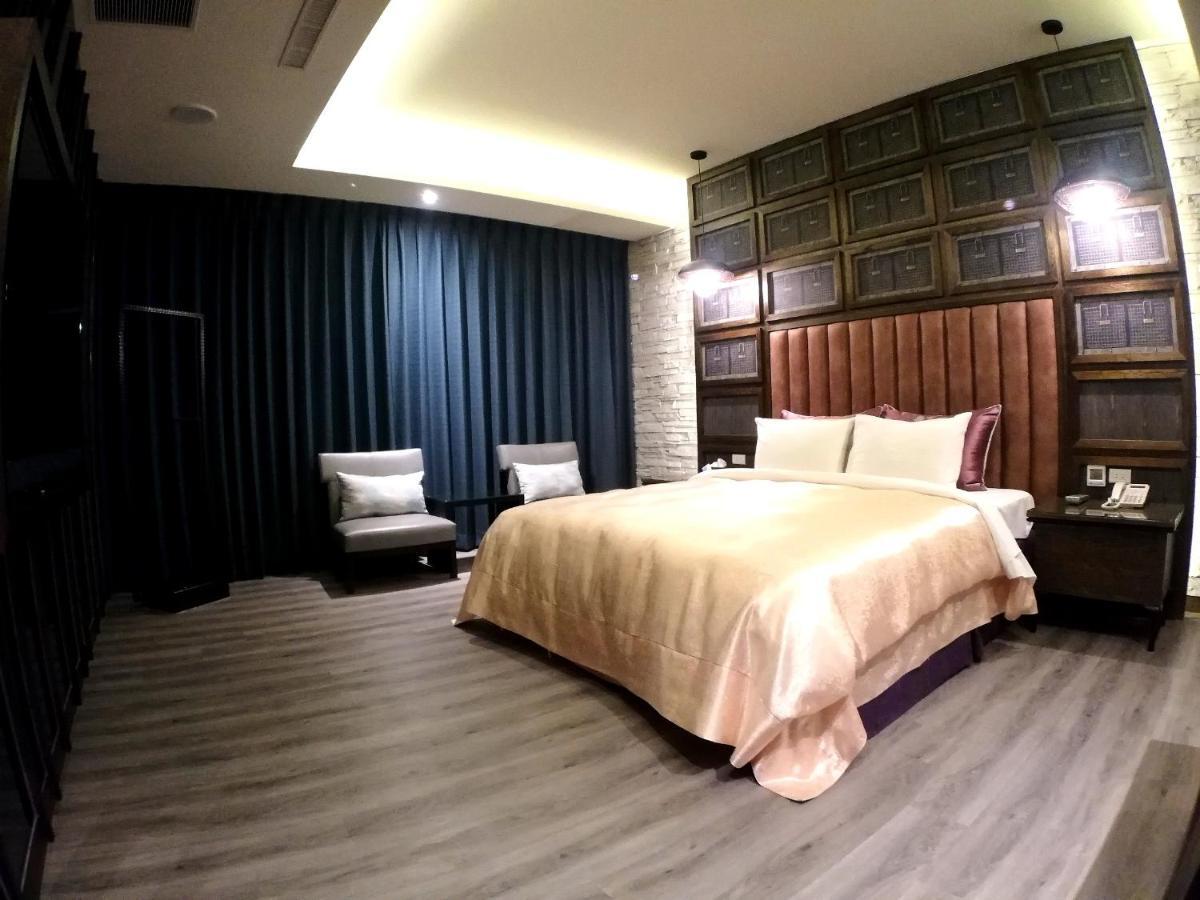 Song Xia Motel Taichung Exterior foto