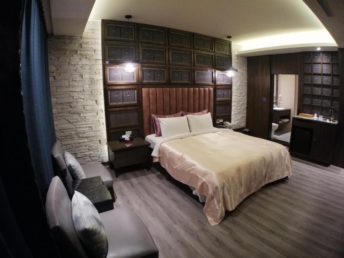 Song Xia Motel Taichung Exterior foto