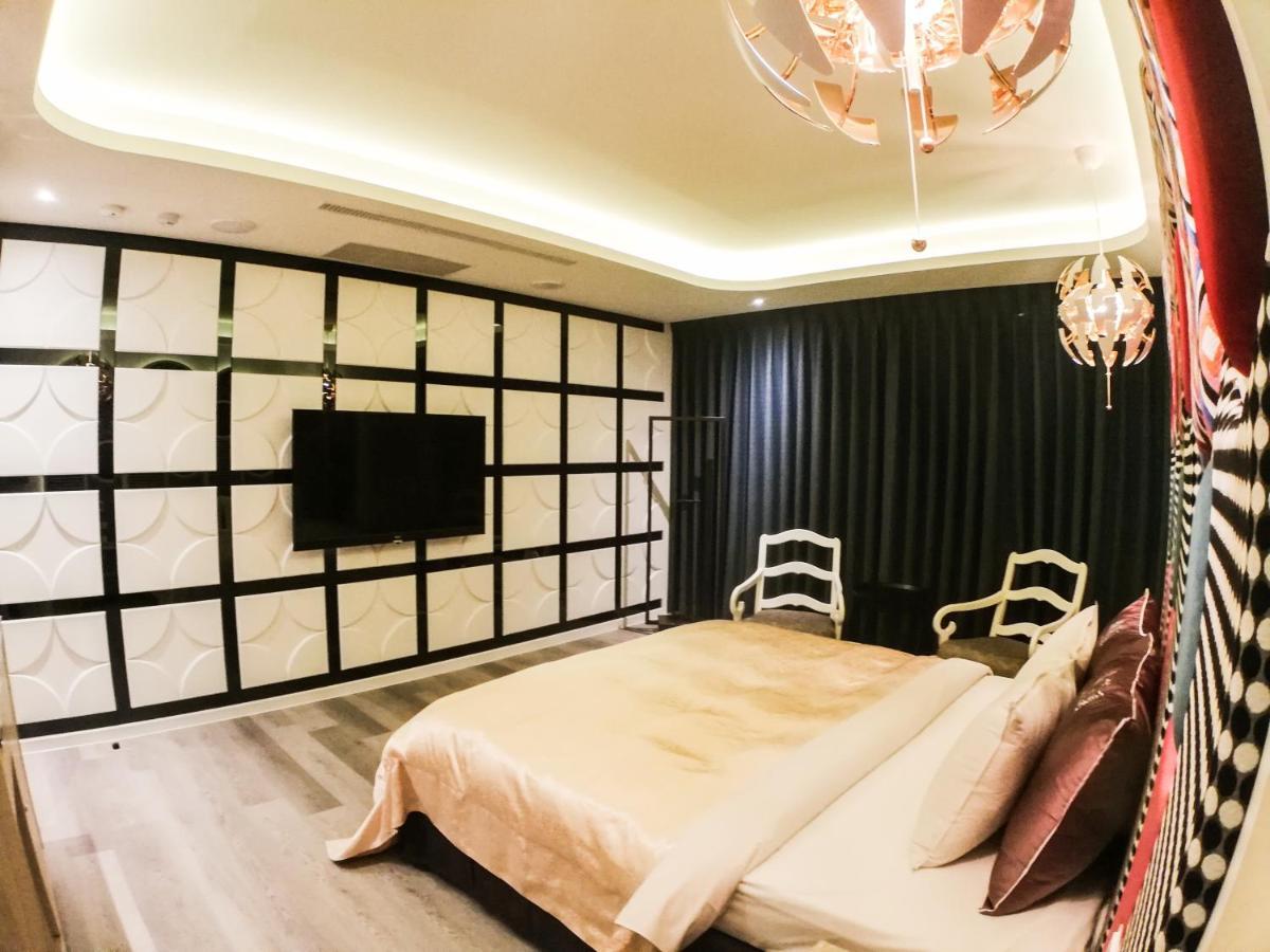 Song Xia Motel Taichung Exterior foto