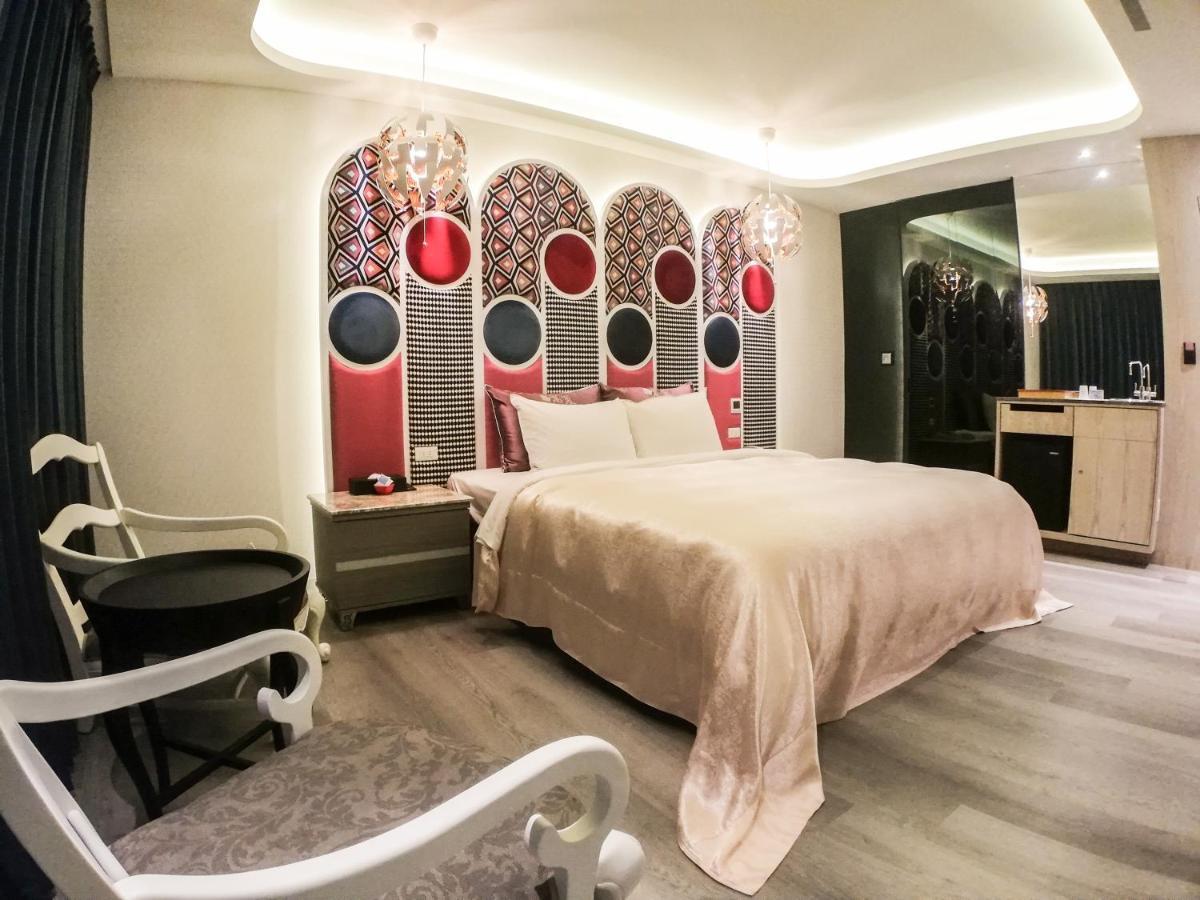 Song Xia Motel Taichung Exterior foto
