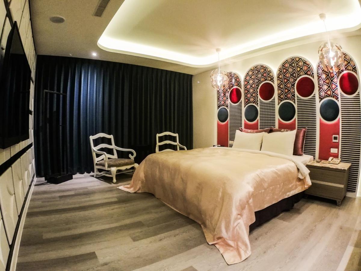 Song Xia Motel Taichung Exterior foto