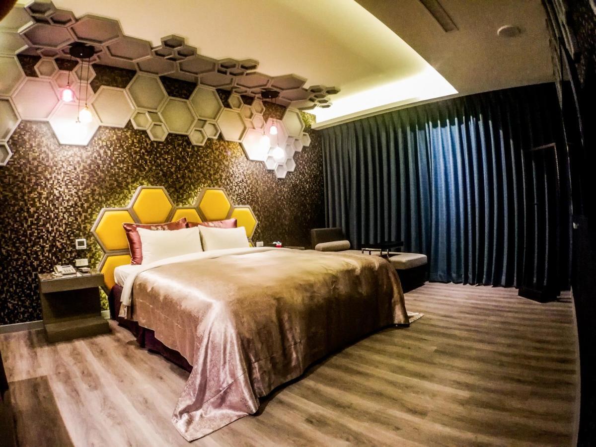 Song Xia Motel Taichung Exterior foto