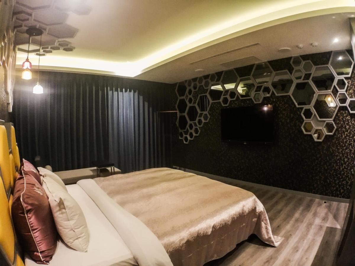 Song Xia Motel Taichung Exterior foto